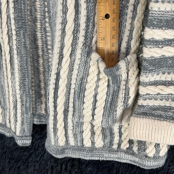 Vintage size sm Kmart sweater bell sleeves pockets grey white wood buttons - Picture 4 of 6